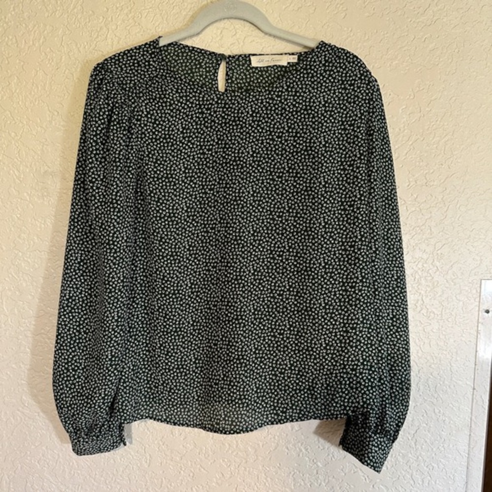 All in Favor Women's Blouse Size L‎ Long Sleeve Green White Print Top Blouse